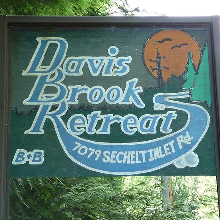 Davis Brook Retreat Bed & Breakfast Sechelt Exterior photo