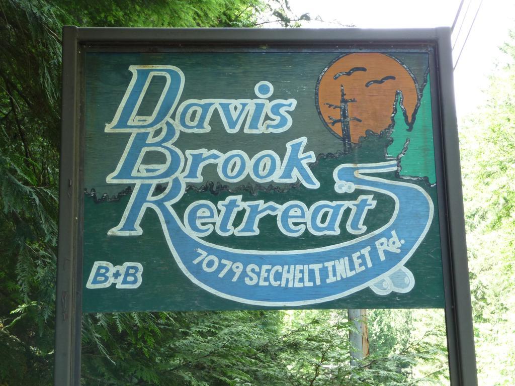 Davis Brook Retreat Bed & Breakfast Sechelt Exterior photo