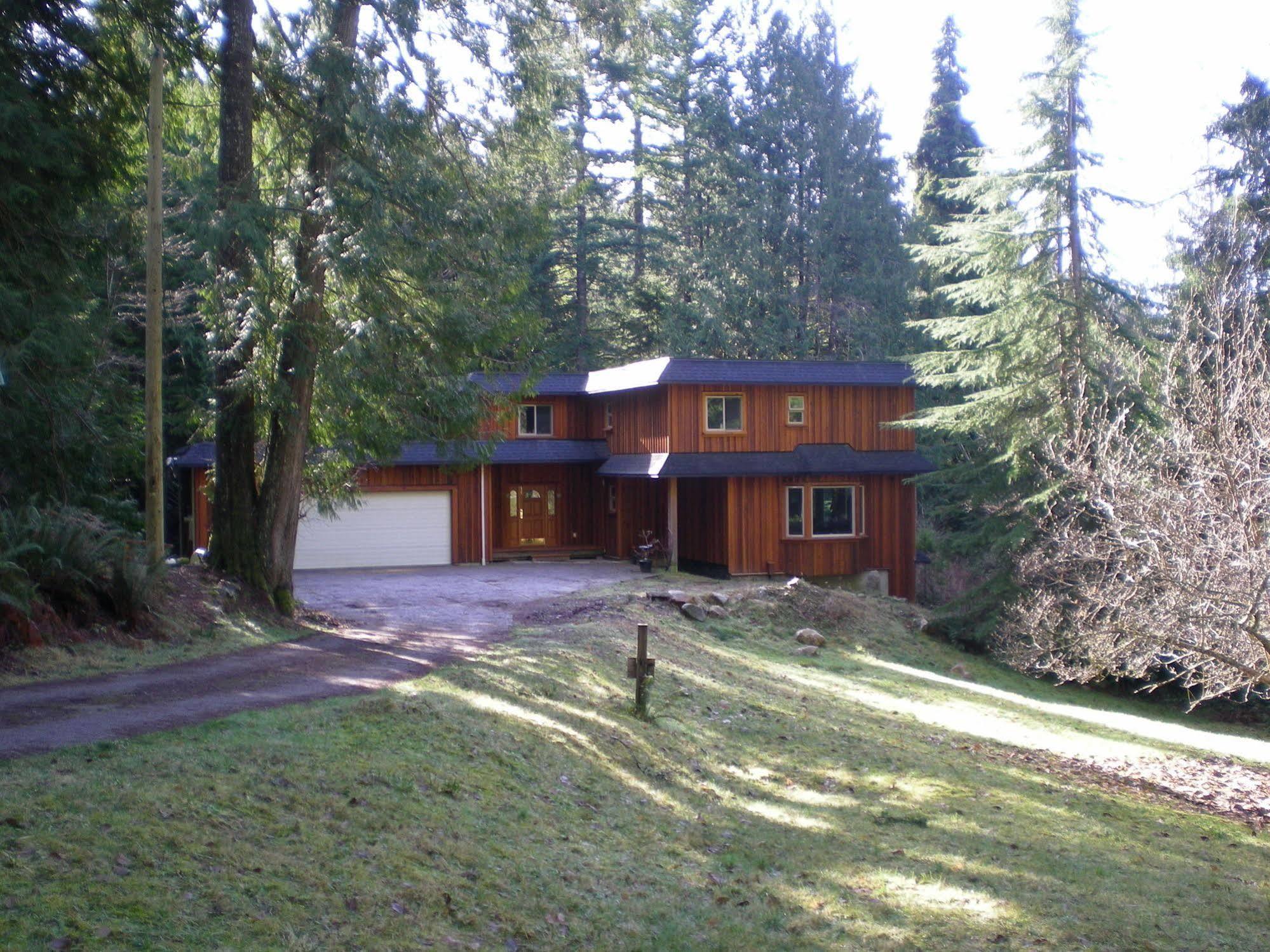 Davis Brook Retreat Bed & Breakfast Sechelt Exterior photo