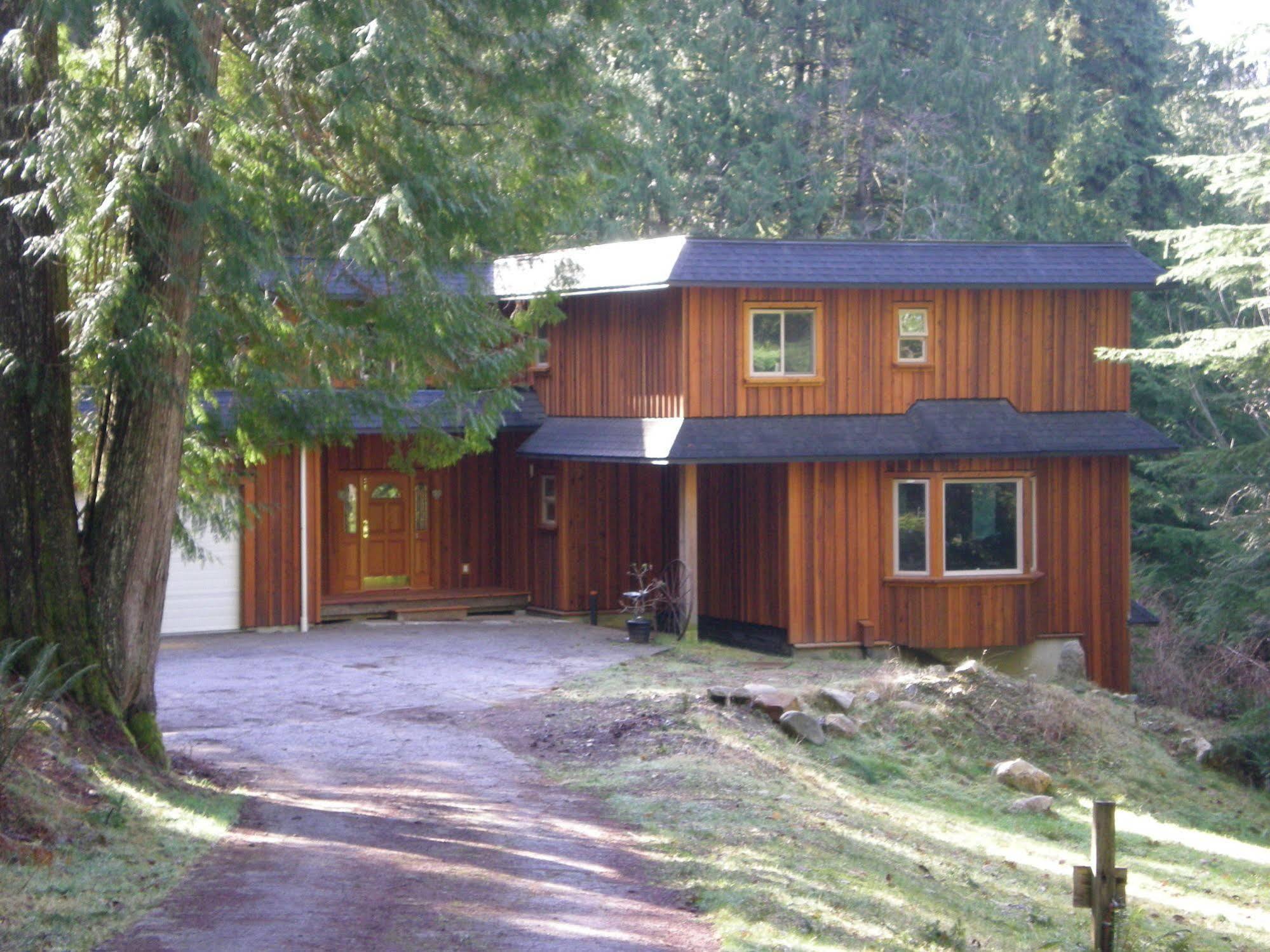 Davis Brook Retreat Bed & Breakfast Sechelt Exterior photo