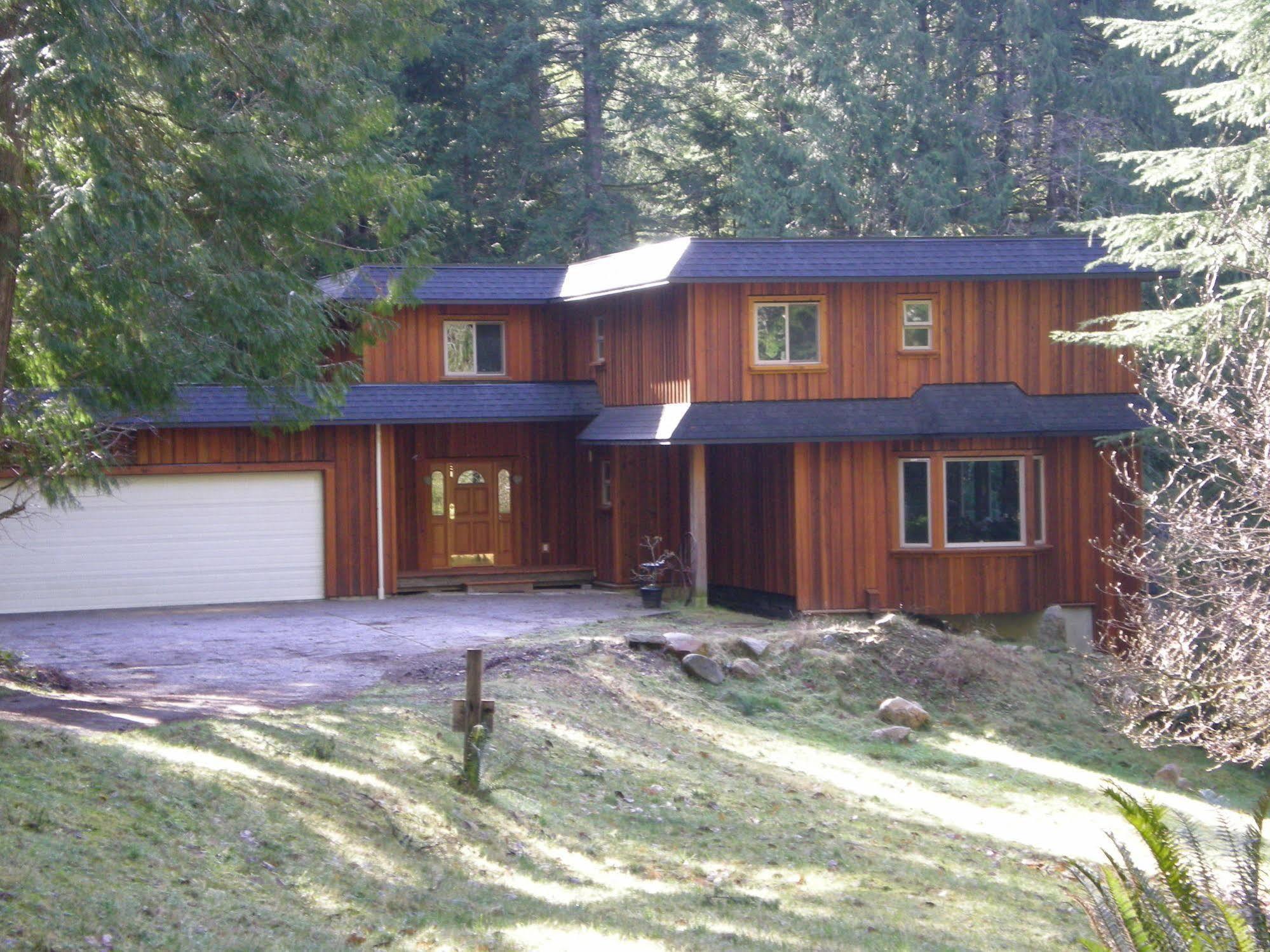 Davis Brook Retreat Bed & Breakfast Sechelt Exterior photo