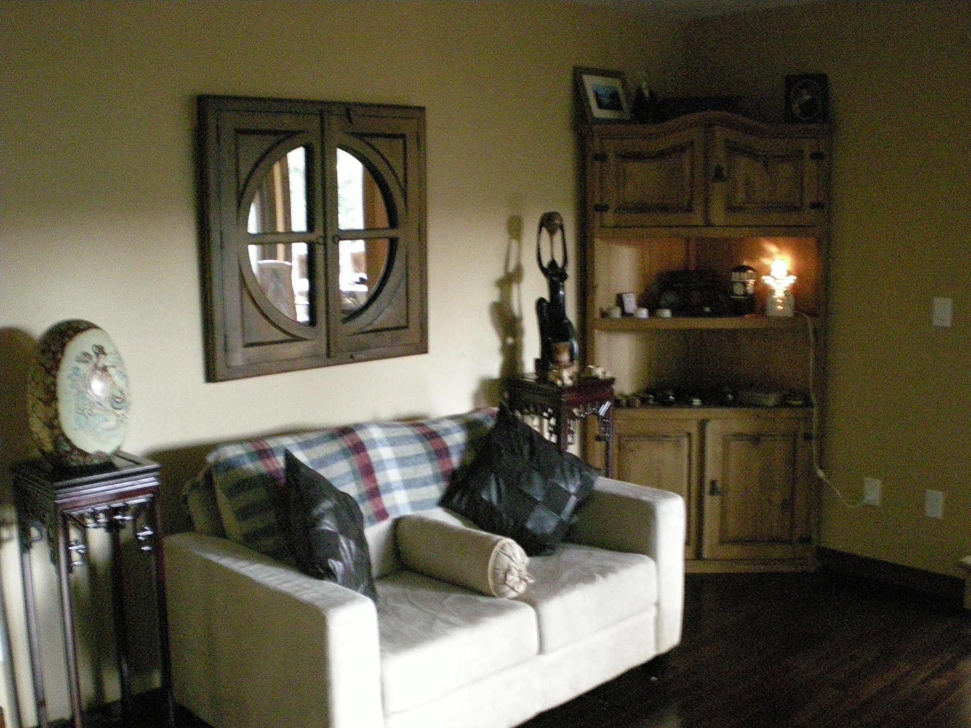 Davis Brook Retreat Bed & Breakfast Sechelt Exterior photo